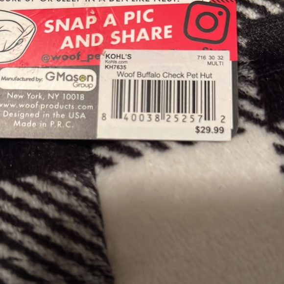 Small dog/cat bed with two pillows. New - Picture 6 of 6